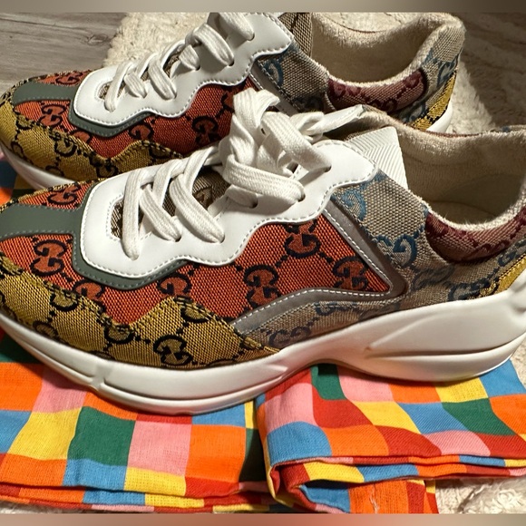 Authentic women’s Gucci sneakers. - Picture 2 of 7